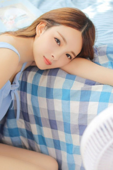 美女抓奶抖胸视频